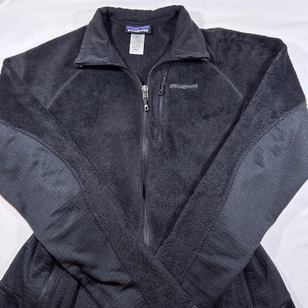 Patagonia Women's Black Fleece Teddy Jacket - Picture 2 of 8